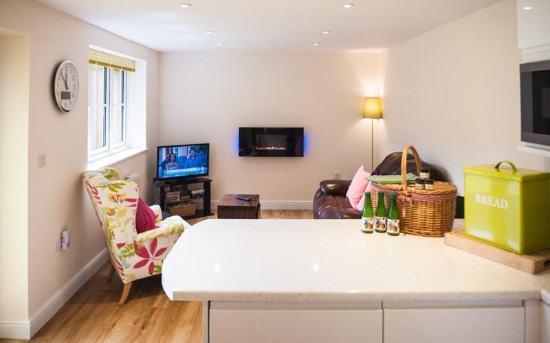 The Retreat, Own Hot Tub, Romantic Escape, Near Lyme Regis Exterior photo